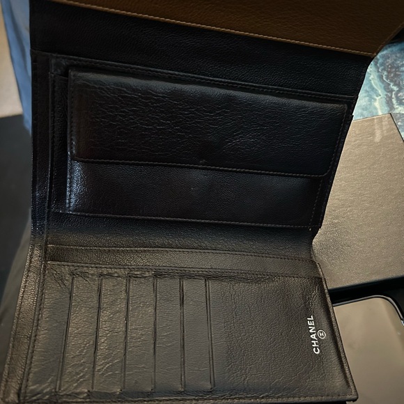 CHANEL excellent condition iridescent Wallet - Picture 7 of 9